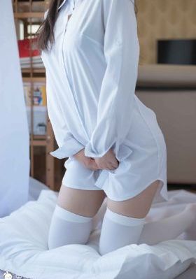 一边揉着胸一边舌吻拉丝_DVD电影完整版